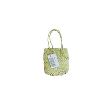 Load image into Gallery viewer, Flax/Seagrass Kete Bag 5x5cm
